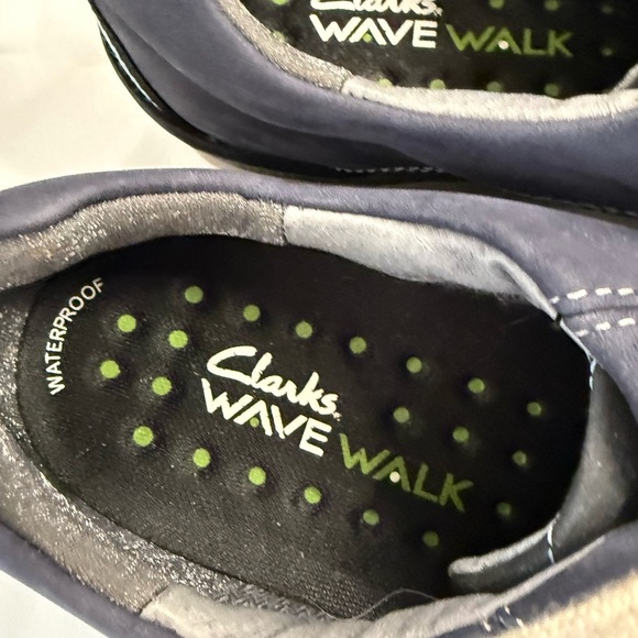 Clarks Blue and Tan Sneakers with Suede Texture - Picture 8 of 8